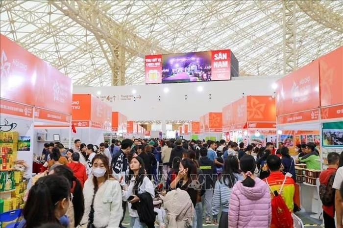 Visitantes en la Feria de Otoño 2025 (Foto: VNA)
