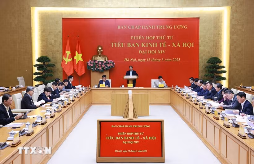El primer ministro de Vietnam, Pham Minh Chinh, preside la reunión (Foto: VNA)