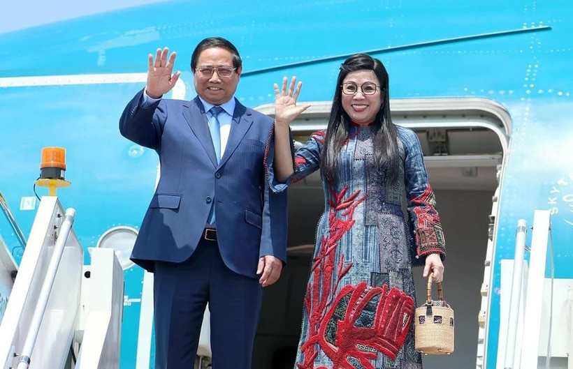 El primer ministro de Vietnam, Pham Minh Chinh, y su esposa (Foto: VNA)
