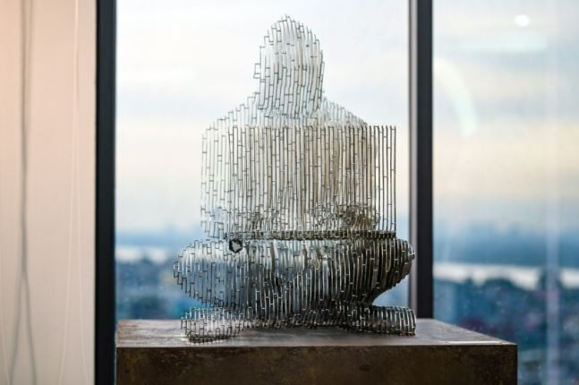 La VBA presentó la escultura de Satoshi, la quinta en el mundo (Foto: VNA)