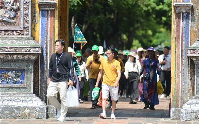 Turistas en la Ciudadela Imperial de Hue (Foto: VNA)