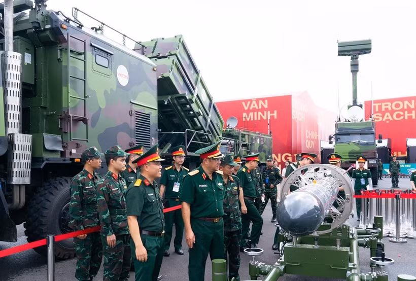 Viettel exhibe 50 productos de tecnología civil y militar en la Exposición de Logros Nacionales (Foto: VNA)
