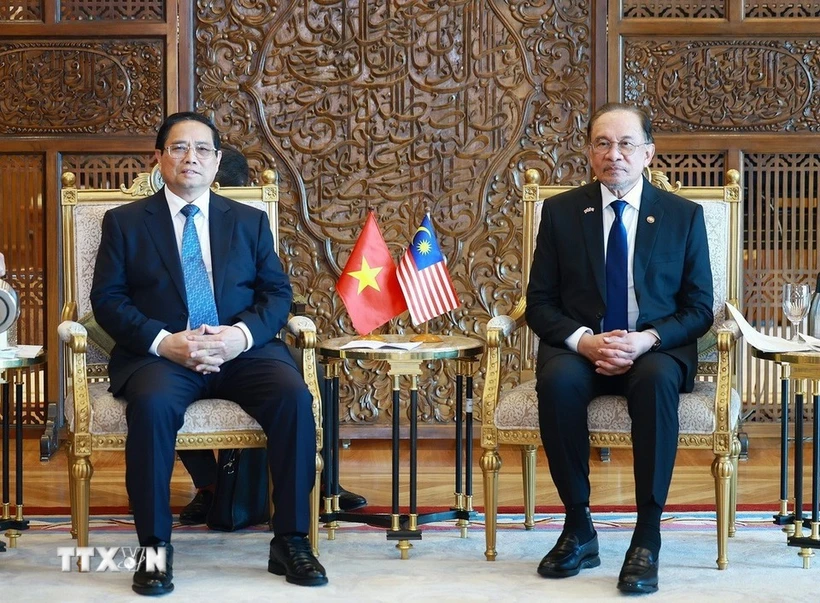 El primer ministro de Vietnam, Pham Minh Chinh (izquierda), y su homólogo de Malasia, Anwar Ibrahim (Foto: VNA)
