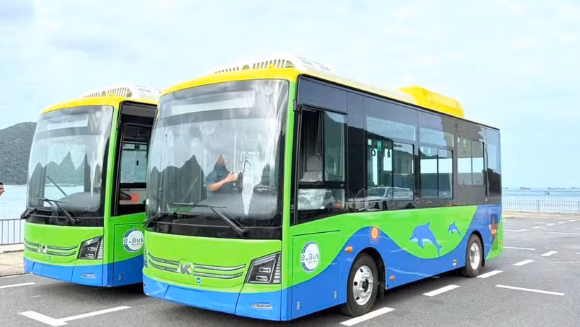 La primera línea de autobuses eléctricos en la zona especial de Con Dao, la línea número 173, comienza a operar a partir del 25 de diciembre (Foto: VNA)