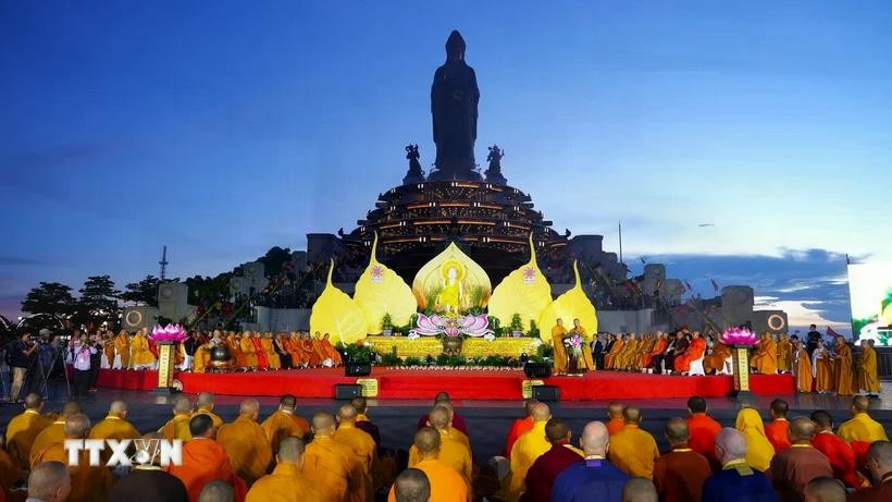 Ceremonia de oración por la paz en el Complejo Turístico Nacional de la montaña Ba Den, en la provincia sureña de Tay Ninh. (Foto: VNA)