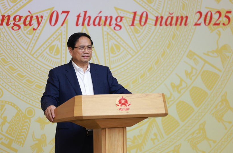 El primer ministro de Vietnam, Pham Minh Chinh, preside la reunión (Foto: VNA)