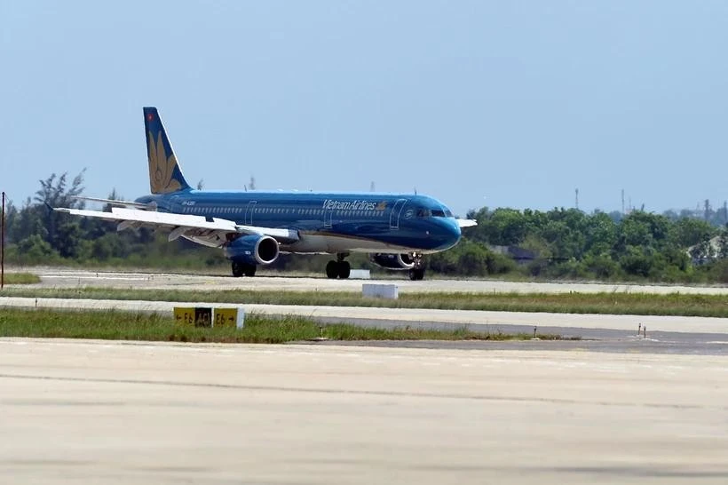 Una avión despega del Aeropuerto Internacional de Phu Quoc. (Foto: VNA)