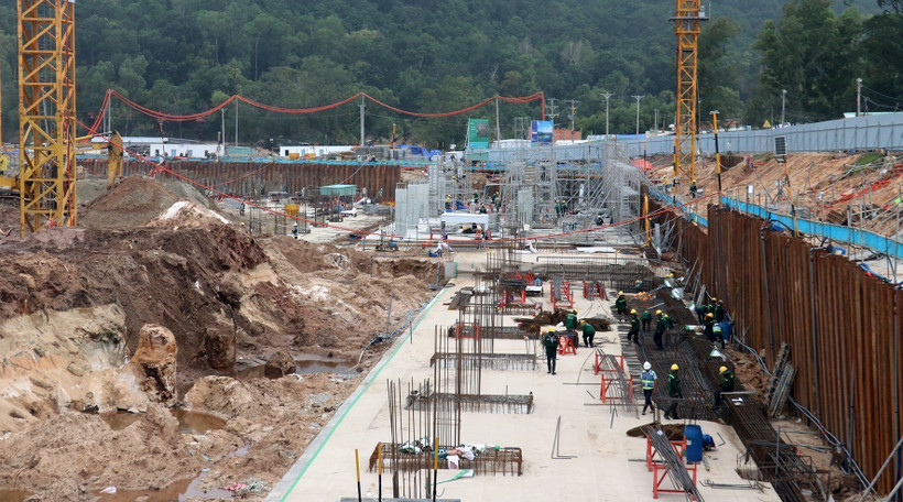 Sitio de construcción del proyecto del Centro de Convenciones APEC 2027 y obras funcionales (Foto: VNA)