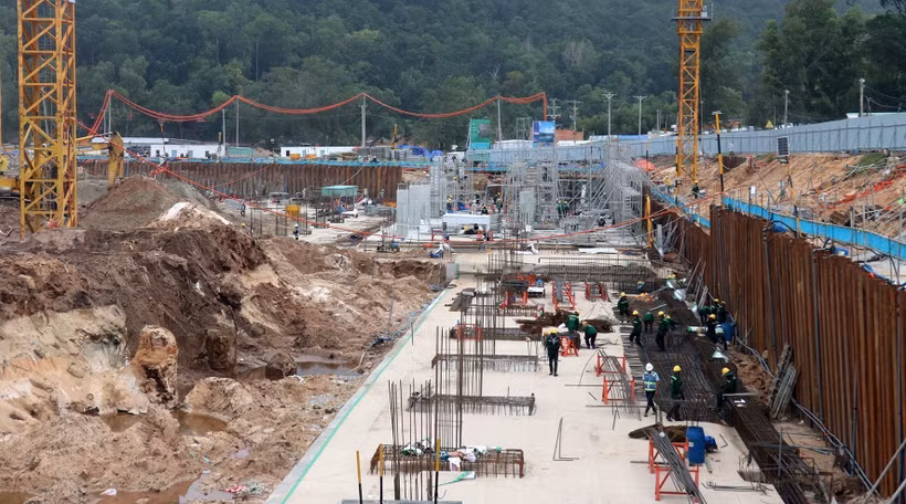 Sitio de construcción del proyecto del Centro de Convenciones APEC 2027 y obras funcionales (Foto: VNA)