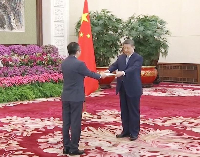 El embajador de Vietnam en Beijing, Pham Thanh Binh, presenta sus cartas credenciales al secretario general del Partido Comunista y presidente de China, Xi Jinping (Foto: VNA)