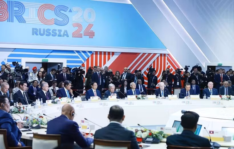 El primer ministro de Vietnam, Pham Minh Chinh, participó en la sesión plenaria de la Cumbre del grupo ampliado de los BRICS, celebrada en octubre pasado en la ciudad de Kazán, Rusia (Foto: VNA)