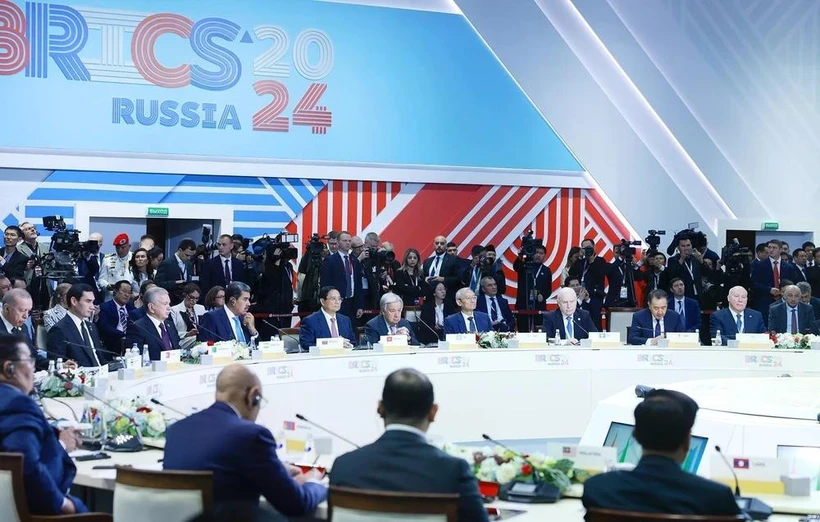 El primer ministro de Vietnam, Pham Minh Chinh, participó en la sesión plenaria de la Cumbre del grupo ampliado de los BRICS, celebrada en octubre pasado en la ciudad de Kazán, Rusia (Foto: VNA)