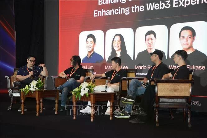 Expertos participan en un foro sobre tecnología celebrado en el marco de la Semana de Blockchain e Inteligencia Artificial de Vietnam. (Foto: VNA)