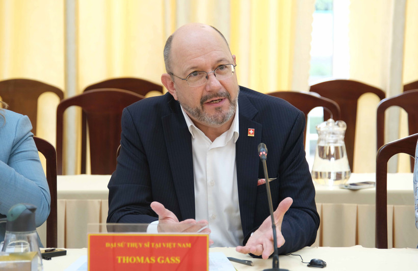 El embajador de Suiza en Vietnam, Thomas Gass, interviene en la cita (Foto: VNA)