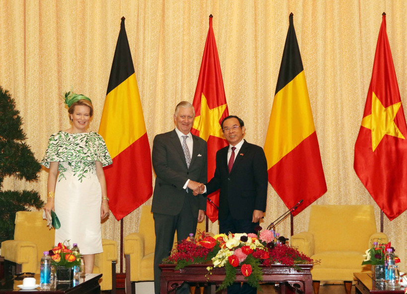 El Rey Felipe y el secretario del Comité partidista Ciudad Ho Chi Minh, Nguyen Van Nen (Foto: VNA)