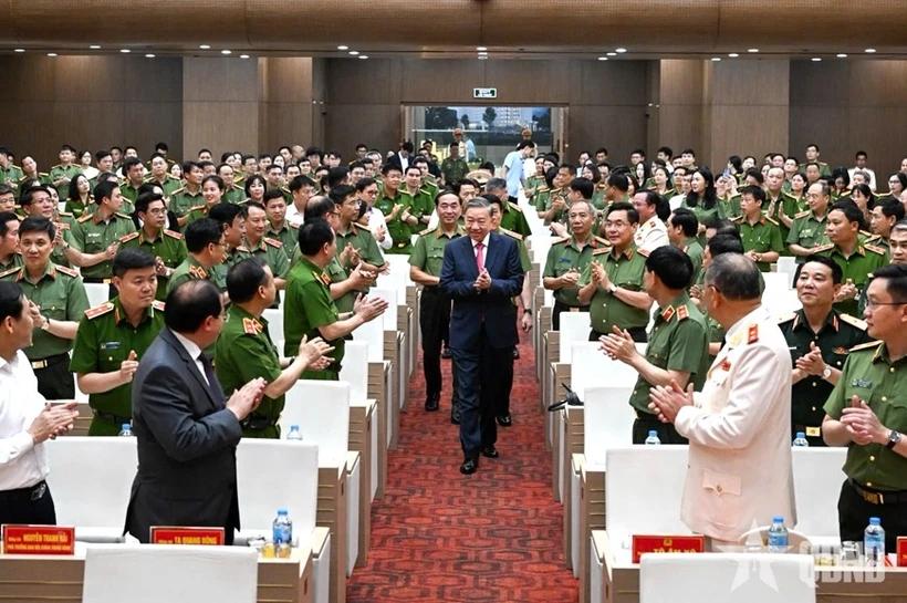El secretario general del Partido Comunista de Vietnam, To Lam, asiste a la conferencia (Foto: https://www.qdnd.vn/)