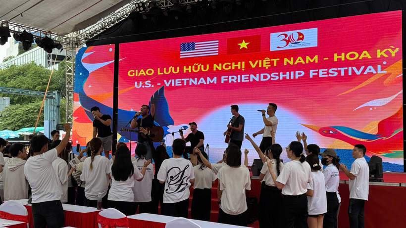 El Festival de Amistad Estados Unidos-Vietnam ofrece al público una visión vívida de los 30 años de relaciones bilaterales entre ambos países. (Foto: htv.com.vn)