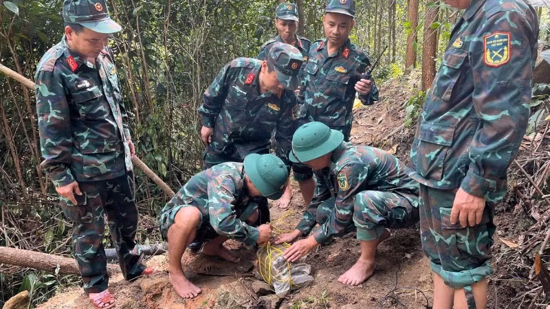 La bomba tenía más de un metro de largo y una gran capacidad destructiva (Foto: Comando Militar de Da Nang)