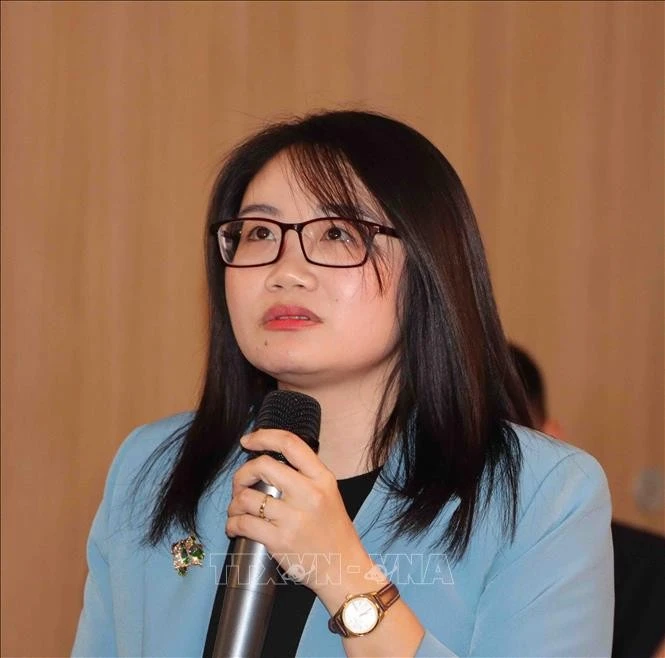 Pham Thi Huong Ly, Gerente de Informes Financieros de Aztec Luxembourg, empresa especializada en servicios financieros para fondos de inversión, interviene en la cita (Foto: VNA)