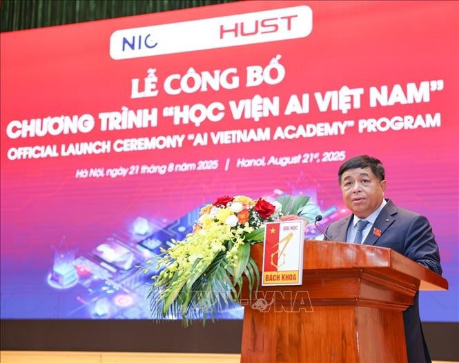 El viceprimer ministro vietnamita Nguyen Chi Dung interviene en el evento (Foto: VNA)
