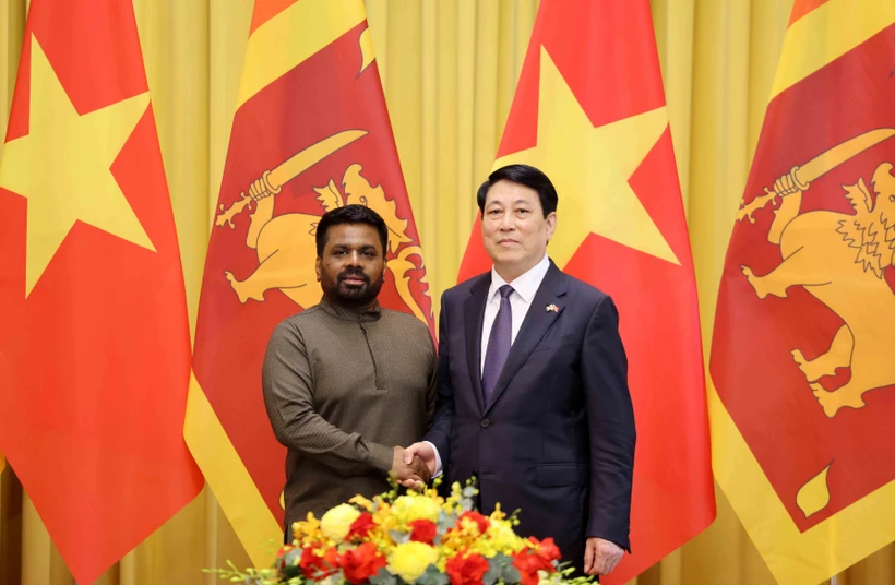 El presidente de Vietnam, Luong Cuong (derecha), y su homólogo de Sri Lanka, Anura Kumara Dissanayaka (Foto: VNA)