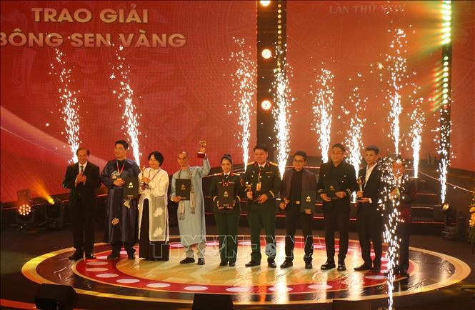Los premios Loto Dorado se entregan en la 24ª edición del Festival de Cine de Vietnam, que concluyó en Ciudad Ho Chi Minh el 25 de noviembre. (Foto: VNA)