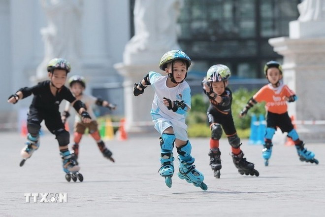 El cuidado de la vida material y espiritual de las personas —como la reducción de la pobreza, el acceso a la educación y a los servicios de salud— es una expresión concreta de la política de colocar a las personas en el centro y como sujetos del desarrollo socioeconómico. (Imagen ilustrativa. Fuente: VNA)