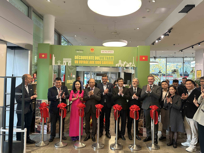 Inauguración de la Semana de Productos Vietnamitas en Francia 2025 (Foto: VNA)