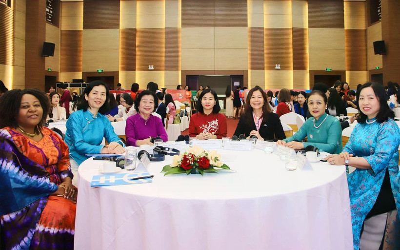 Delegadas participantes en la cita (Foto: phunuvietnam.vn)