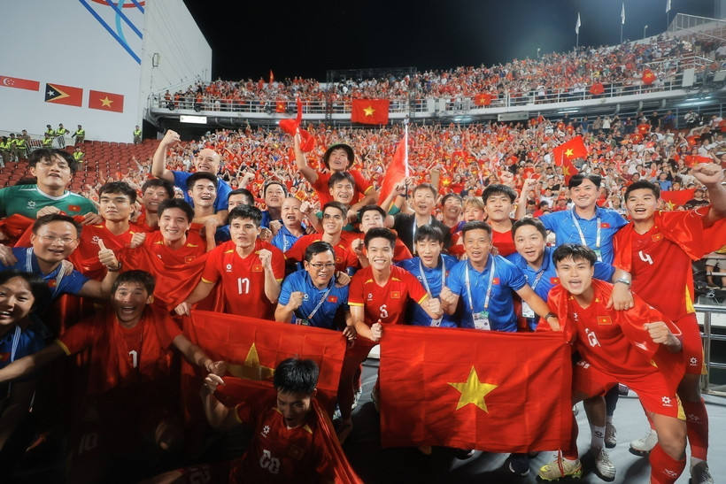 Los jugadores Sub-22 de Vietnam celebran su victoria. (Foto: VNA)