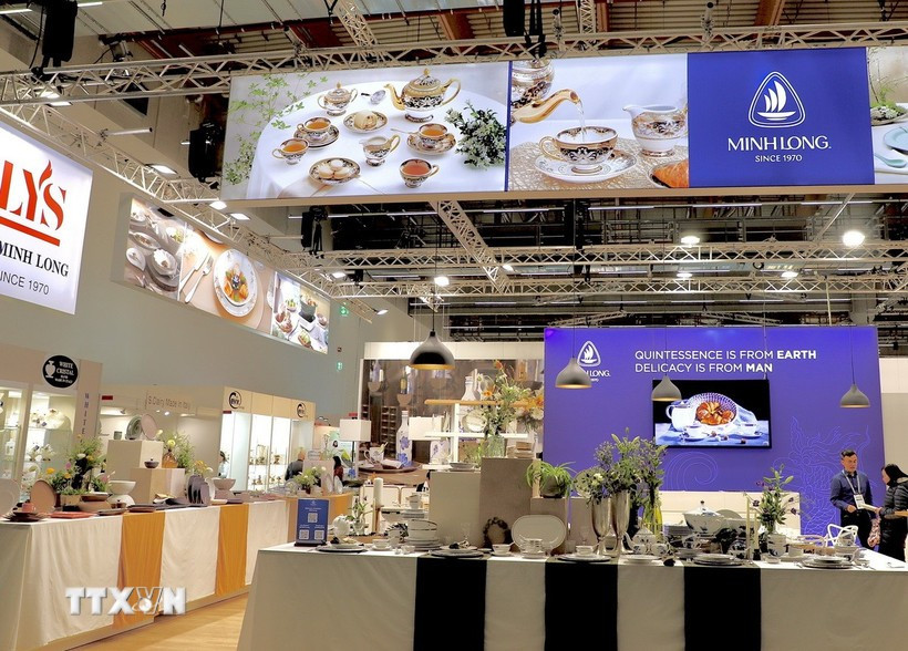 Pabellón de la empresa de cerámica Minh Long en la feria Ambiente 2025, Frankfurt, en Hesse. (Foto: VNA)