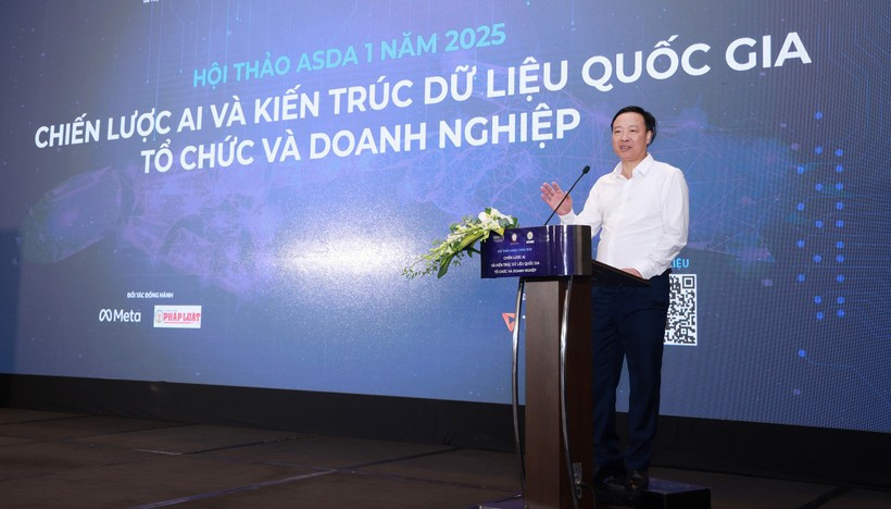 Nguyen Ngoc Cuong, director del Centro Nacional de Datos y vicepresidente de la Asociación Nacional de Datos, habla en el simposio. (Foto: VietnamPlus)