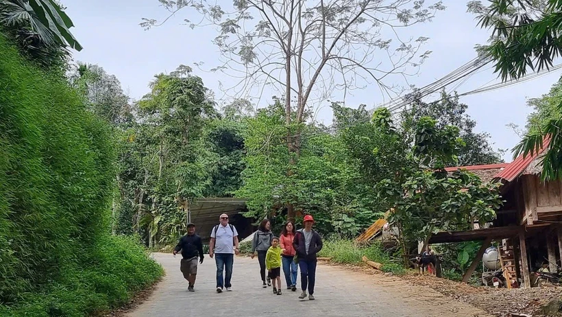 Turistas visitan la zona de ecoturismo de Pu Luong, en el distrito de Ba Thuoc, Thanh Hoa (Foto: VNA)