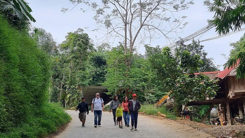 Turistas visitan la zona de ecoturismo de Pu Luong, en el distrito de Ba Thuoc, Thanh Hoa (Foto: VNA)