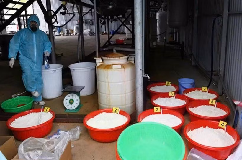 Dentro del establecimiento de producción de drogas (Foto: VNA)