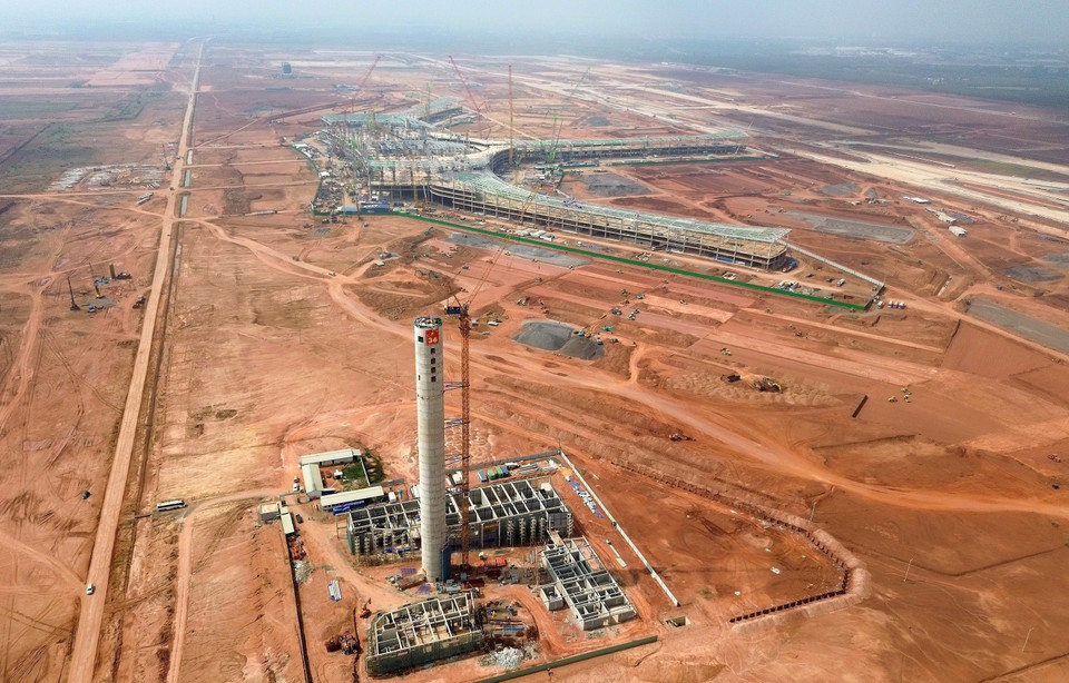 El Aeropuerto Internacional Long Thanh en la provincia de Dong Nai experimenta una rápida construcción, y se prevé que esté terminado a fines de 2025. (Foto: VNA)