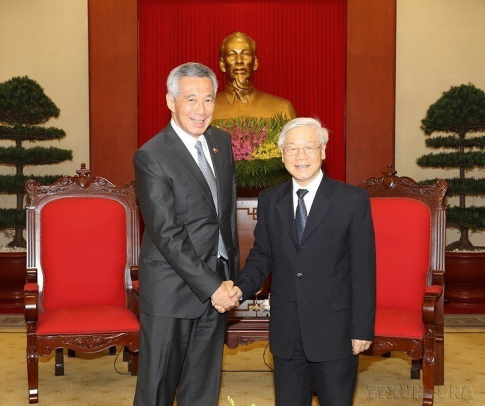 El 23 de marzo de 2017, el entonces secretario general del Partido Comunista de Vietnam, Nguyen Phu Trong, recibió en Hanoi al primer ministro de Singapur, Lee Hsien Loong, durante la visita oficial del último al país indochino. (Foto: VNA)