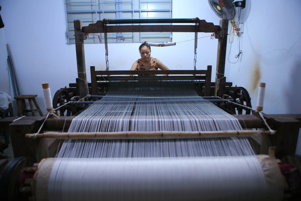 Taller de hilado manual de seda en la aldea de Co Chat, comuna de Ninh Giang (Ninh Binh). (Foto: VNA)