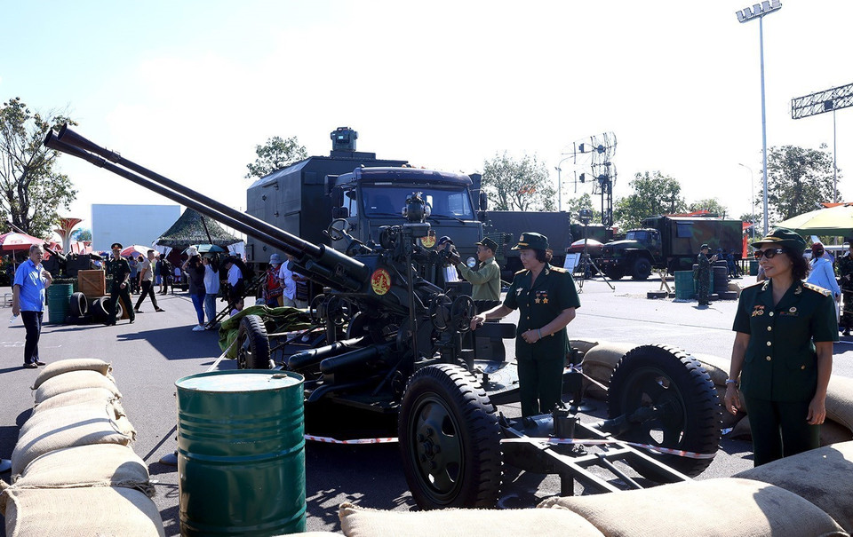 Exhibición de equipos modernos del Ministerio de Defensa. (Foto: VNA)