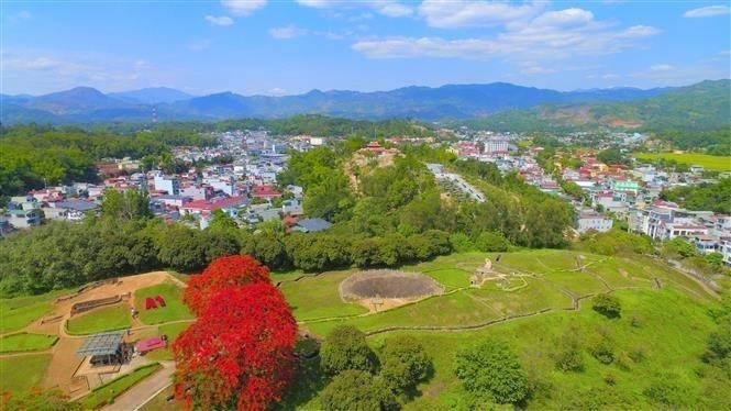 La reliquia de la colina A1, donde hace 71 años tuvo lugar la batalla más feroz de la Campaña de Dien Bien Phu, se encuentra en una dinámica zona residencial. (Foto: VNA)