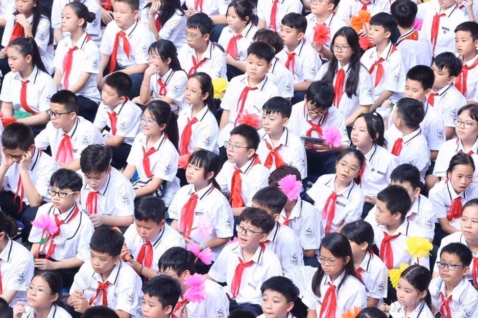 Vietnam enfrenta un desafío de disminución de la natalidad y desequilibrio de género, con un exceso de hombres y escasez de mujeres. Si el desequilibrio de género al nacer sigue siendo alto, para 2034, Vietnam tendrá un excedente de 1,5 millones de hombres de entre 15 y 49 años, cifra que aumentará a 1,8 millones para 2059. (Foto: VNA)