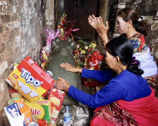 Kate es el festival más importante del año para el pueblo Cham que practica el brahmanismo, y conmemora a los dioses y reyes que realizaron grandes contribuciones y son respetados por el pueblo. (Foto: VNA)