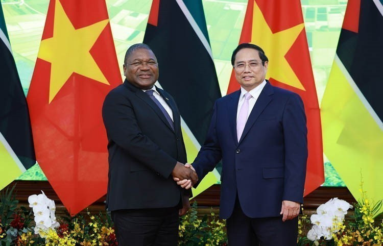 El primer ministro, Pham Minh Chinh, se reúne con el presidente de Mozambique, Filipe Jacinto Nyusi, durante la visita oficial de este último a Vietnam (9 de septiembre de 2024). (Foto: VNA)