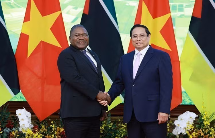 El primer ministro, Pham Minh Chinh, se reúne con el presidente de Mozambique, Filipe Jacinto Nyusi, durante la visita oficial de este último a Vietnam (9 de septiembre de 2024). (Foto: VNA)