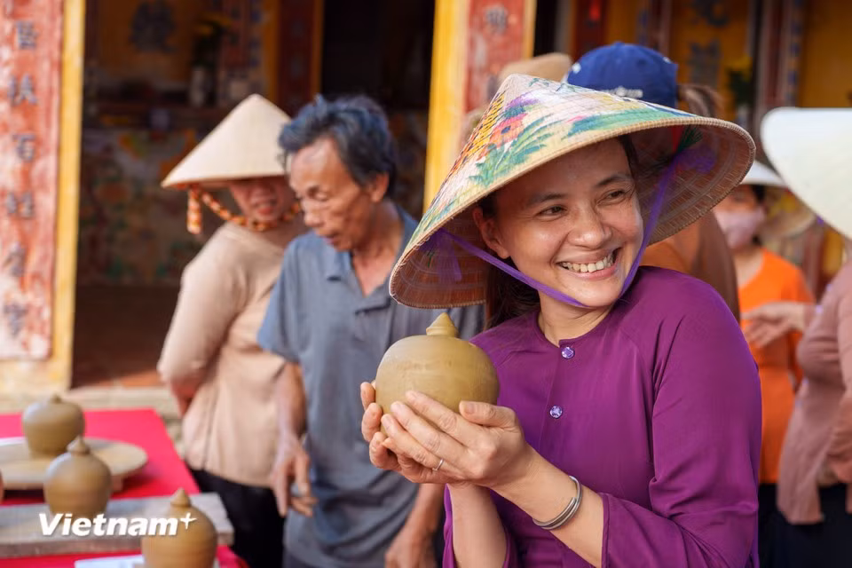 La singularidad del festival de la aldea alfarera de Thanh Ha