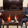 El embajador de Vietnam en Egipto, Nguyen Nam Duong y el gobernador de la provincia egipcia del Mar Rojo, Walid Al Barqi (Foto: VNA)