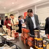 Las empresas canadienses visitan un stand de café vietnamita (Foto: VNA)