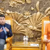 La viceministra de Industria y Comercio de Vietnam, Phan Thi Thang (derecha), recibe a Paul Le, vicepresidente de Central Retail Vietnam, encargado de la promoción comercial y las exportaciones, en Hanoi el 20 de julio. (Foto: moit.gov.vn)