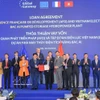 El viceprimer ministro Ho Duc Phoc y el comisario europeo de Asociaciones Internacionales, Jozef Síkela, presenciaron la ceremonia de firma de un acuerdo de préstamo entre la Agencia Francesa de Desarrollo (AFD) y el grupo de Electricidad de Vietnam (EVN) para el proyecto de la central hidroeléctrica de bombeo de Bac Ai. (Foto: VNA)