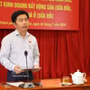 Vo Hoang Ngan, jefe adjunto de la Delegación de la Asamblea Nacional de Ciudad Ho Chi Minh, preside la conferencia. (Foto: VNA)